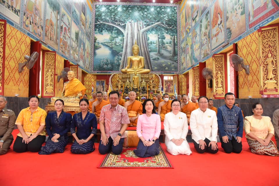 ผู้ว่าราชการจังหวัดฉะเชิงเทรา นำคณะหัวหน้าส่วนราชการ พุทธศาสนิกชน เข้าวัดทำบุญตักบาตรฟังธรรม ตามโครงการ ผู้ว่าฯ พาเข้าวัด ประชา รัฐ ร่วมใจ ใฝ่รักษาศีล 5