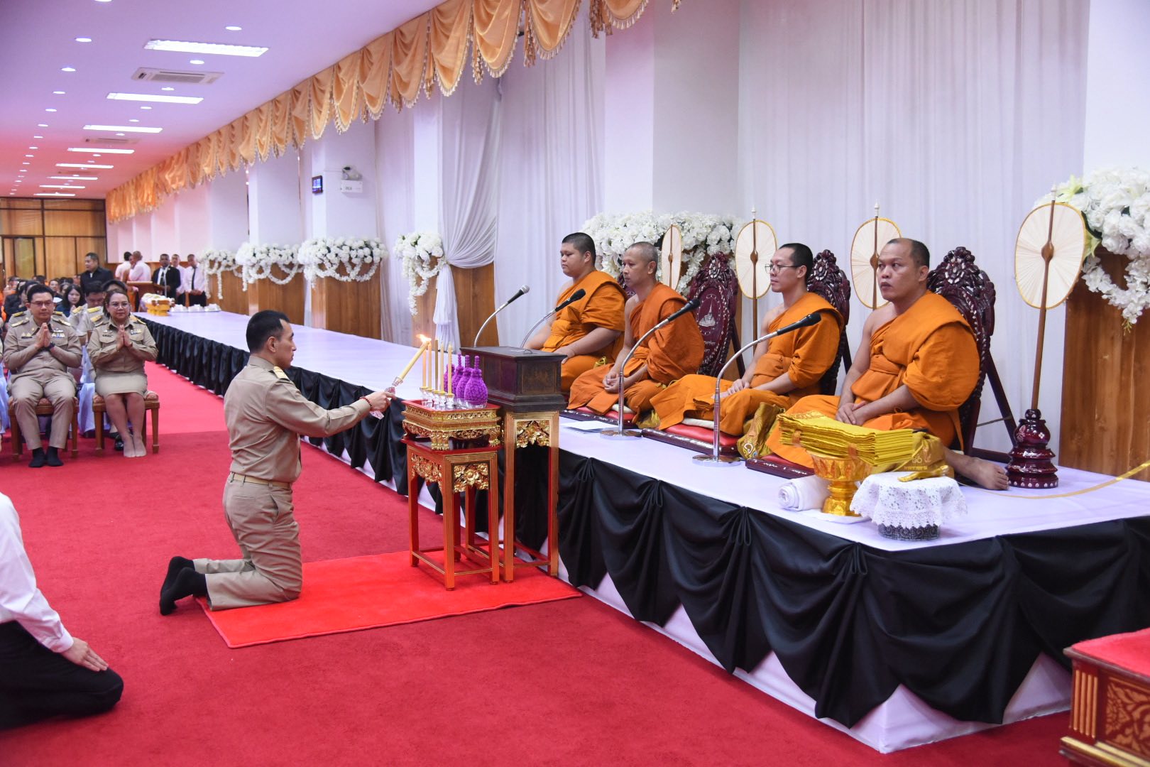 จังหวัดฉะเชิงเทรา ร่วมกับวัดโสธรวราราม วรวิหาร จัดพิธีบำเพ็ญกุศลสวดพระอภิธรรม เพื่อถวายเป็นพระราชกุศลแด่สมเด็จพระนางเจ้าสิริกิติ์ พระบรมราชินีนาถ พระบรมราชชนนีพันปีหลวง
