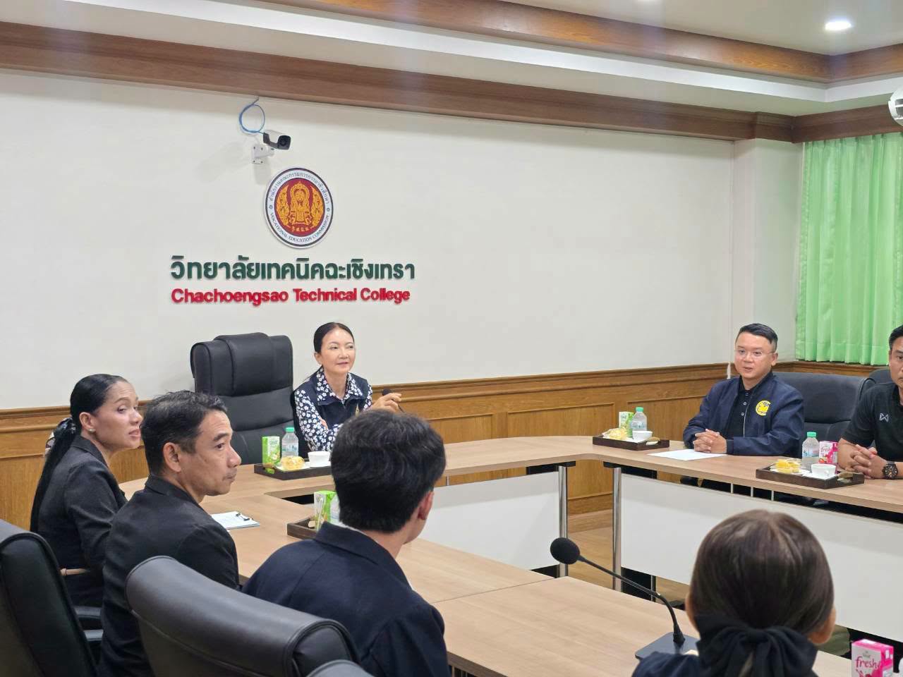 แม่บ้านมหาดไทยฉะเชิงเทรา ส่งต่อ &ldquo;โอกาส&ndash;กำลังใจ&rdquo; เยี่ยมเยาวชนผู้รับทุนมูลนิธิร่วมจิตต์น้อมเกล้าฯ เติมพลังการศึกษา สานฝันสู่อนาคตที่มั่นคง