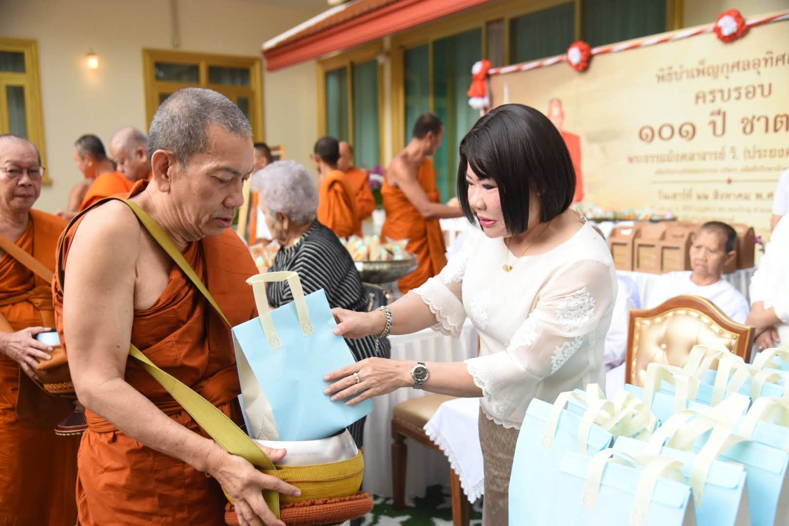 ผู้ว่าฯ ฉะเชิงเทรา ร่วมบำเพ็ญกุศลครบรอบ 101 ปี ชาตกาล &ldquo;พระธรรมมังคลาจารย์ วิ.&rdquo; น้อมรำลึกคุณูปการแห่งพระพุทธศาสนา