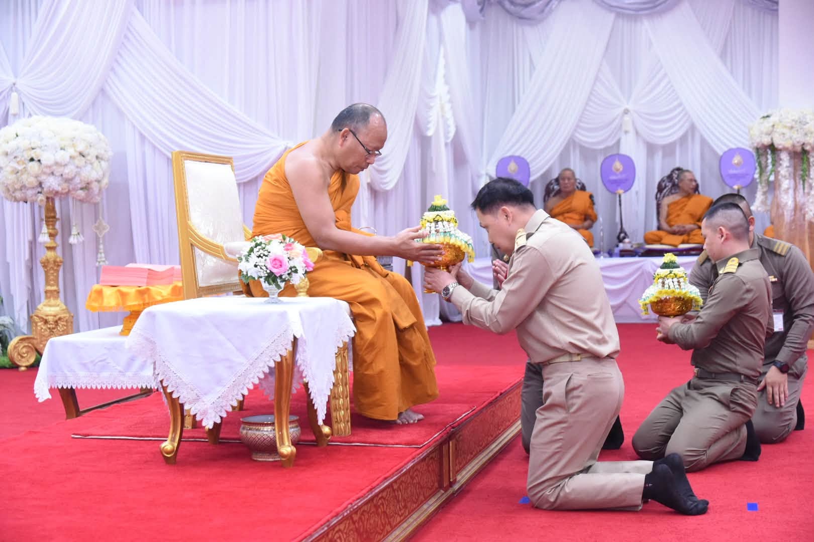 รองผู้ว่าฯ ฉะเชิงเทรา ร่วมเชิดชูพระภิกษุสามเณร 8 จังหวัด มอบประกาศนียบัตรบาลี ประโยค 1-2 สานต่อพระธรรม สืบทอดพระพุทธศาสนา