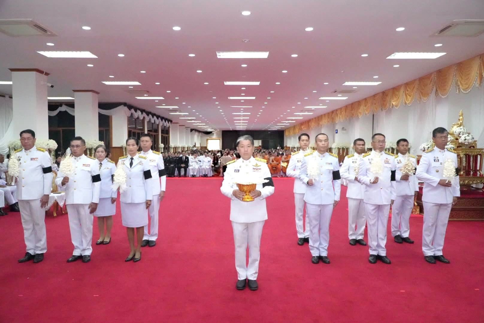 จังหวัดฉะเชิงเทรา จัดพิธีบำเพ็ญกุศลอุทิศถวาย &ldquo;พระบรมราชชนนีพันปีหลวง&rdquo; น้อมรำลึกในพระมหากรุณาธิคุณ พร้อมพิธีถวายดอกไม้จันทน์ภาคประชาชนตัวแทนและตักบาตรถวายพระราชกุศล