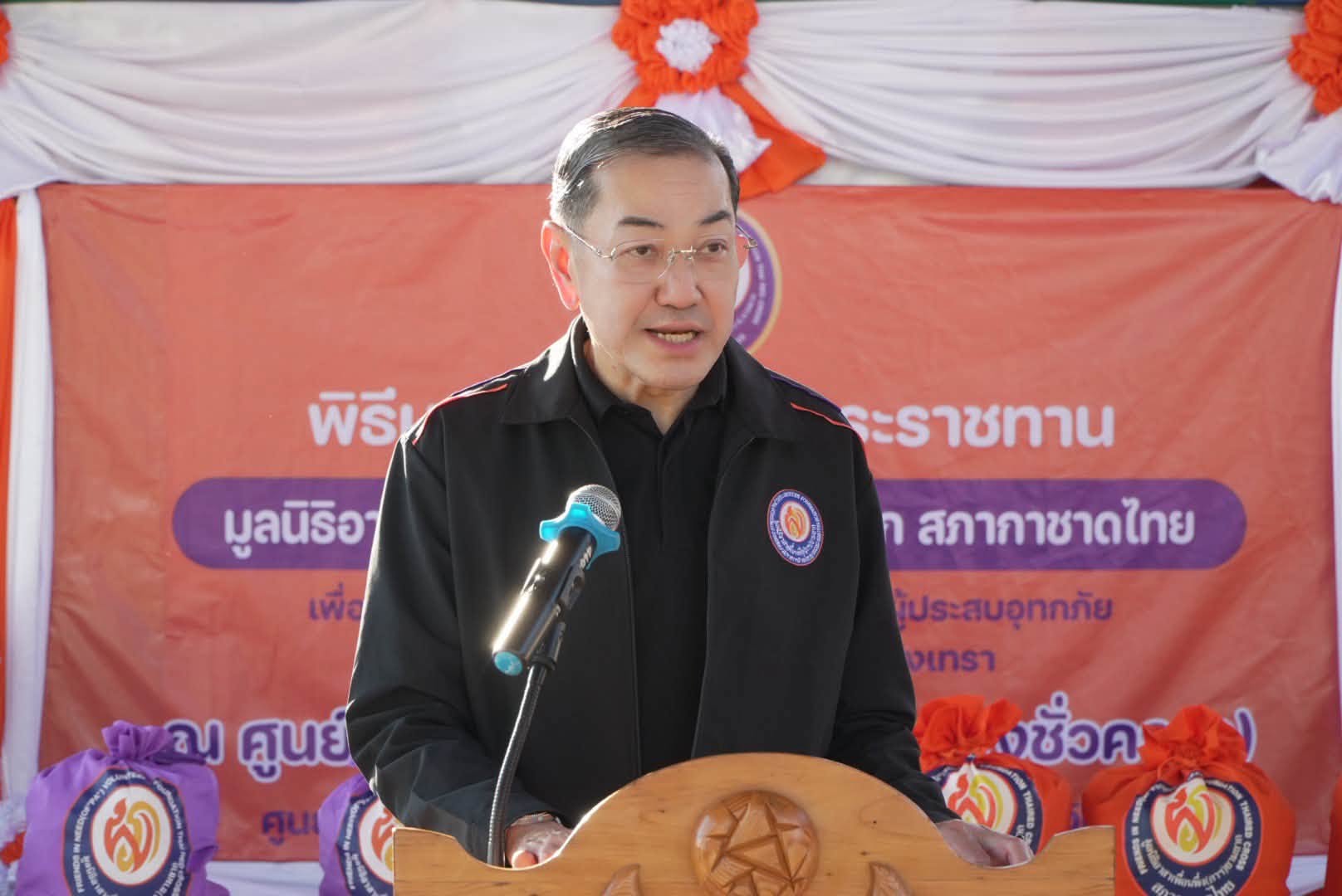 มูลนิธิอาสาเพื่อนพึ่ง (ภาฯ) ยามยาก มอบถุงยังชีพพระราชทาน 1,000 ชุด ช่วยผู้ประสบอุทกภัยฉะเชิงเทรา ลงเรือส่งต่อกำลังใจถึงกลุ่มเปราะบางริมคลองชลประทาน 16