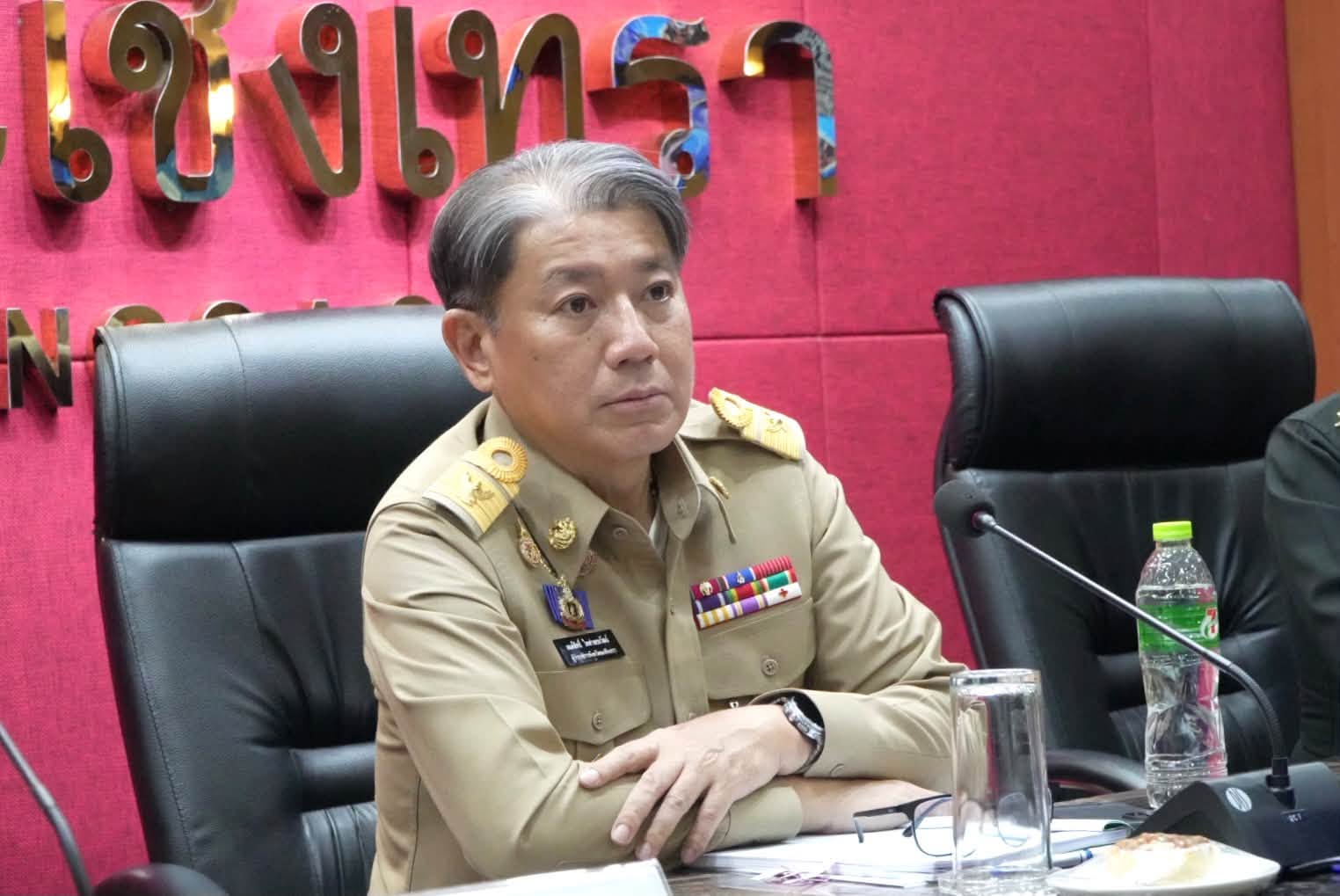 ผู้ว่าฯ ฉะเชิงเทรา ประชุมติดตามสถานการณ์ความมั่นคง เร่งแก้ปัญหายาเสพติด อาชญากรรม และแรงงานผิดกฎหมาย